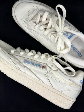 Reebok Club C White Leather Low-Top Sneakers with Blue Logo. Size 7.
